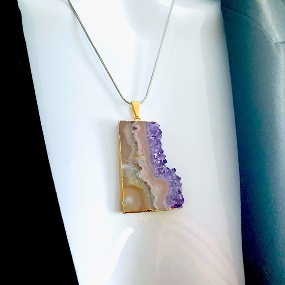 Beautiful Amethyst druse stone pendant necklace framed by gold tone metal NWT - Picture 6 of 9